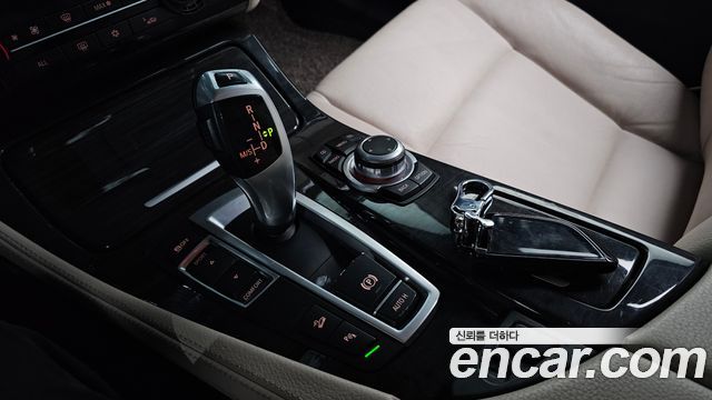 BMW 5-Series 2012 — photo 12