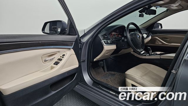 BMW 5-Series 2012 — photo 13