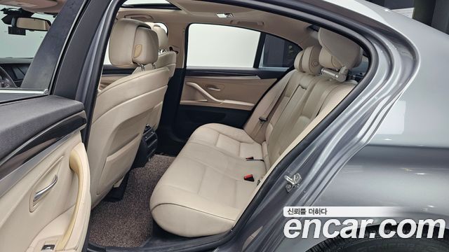 BMW 5-Series 2012 — photo 17