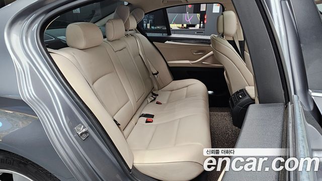 BMW 5-Series 2012 — photo 18