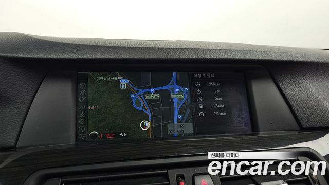 BMW 5-Series 2012 — photo 22