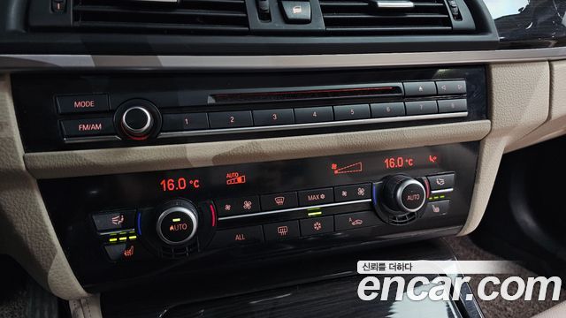 BMW 5-Series 2012 — photo 23