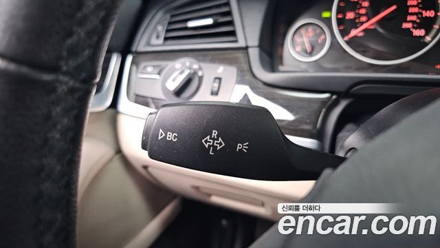 BMW 5-Series 2012 — photo 25