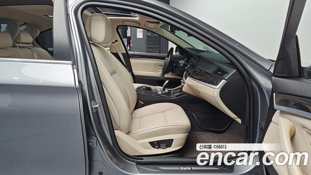BMW 5-Series 2012 — photo 16
