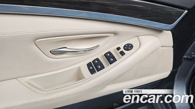 BMW 5-Series 2012 — photo 29