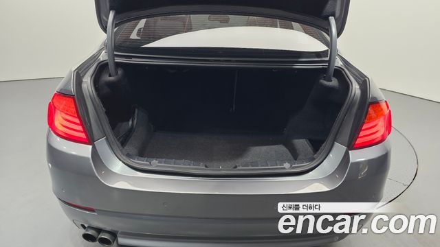 BMW 5-Series 2012 — photo 36