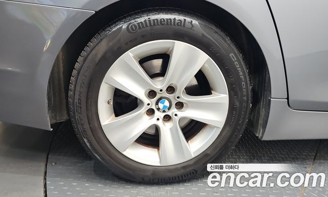BMW 5-Series 2012 — photo 37