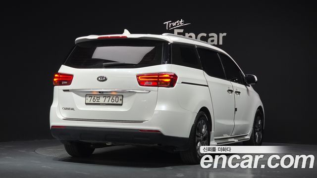 Kia Canival 2019 — photo 2