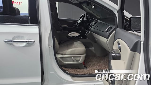 Kia Canival 2019 — photo 16