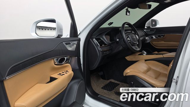 Volvo XC90 2023 — photo 10