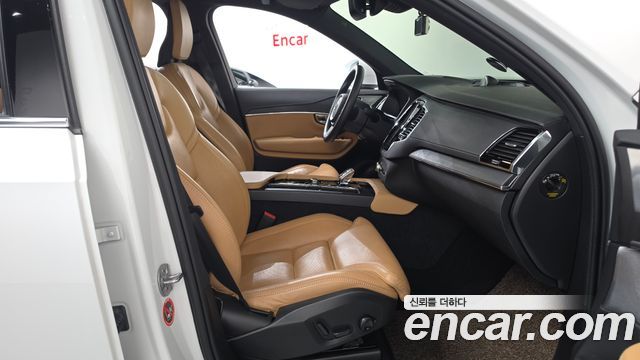 Volvo XC90 2023 — photo 11