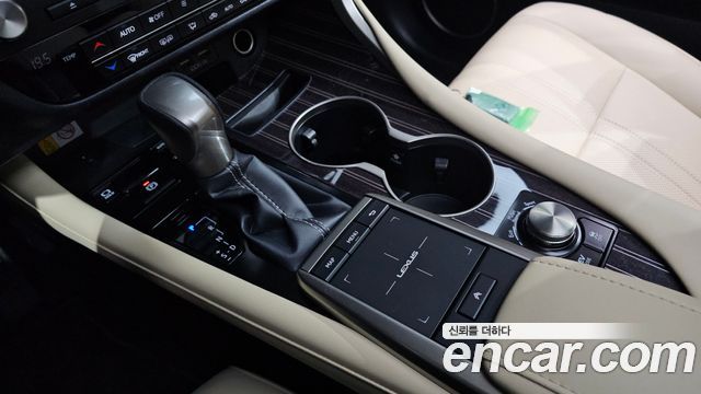Lexus RX 2022 — photo 12
