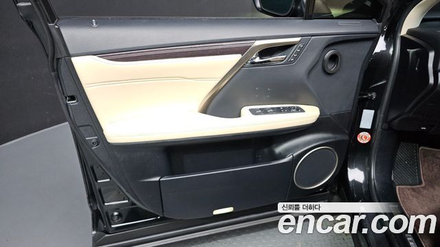 Lexus RX 2022 — photo 14