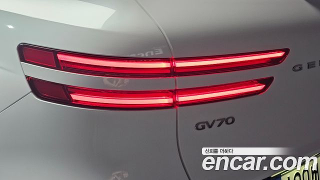 Genesis GV70 2025 — photo 9