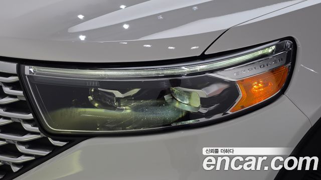 Ford Explorer 2021 — photo 8