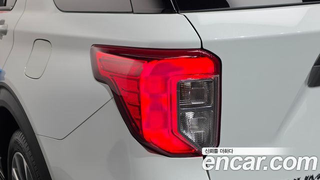 Ford Explorer 2021 — photo 9