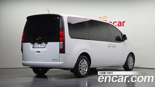 Hyundai Staria 2024 — photo 2