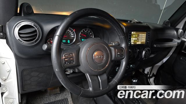Jeep Wrangler 2014 — photo 12