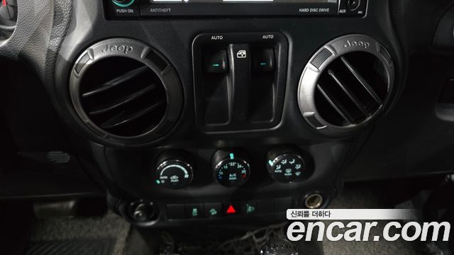 Jeep Wrangler 2014 — photo 19