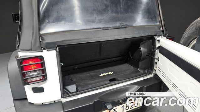 Jeep Wrangler 2014 — photo 20