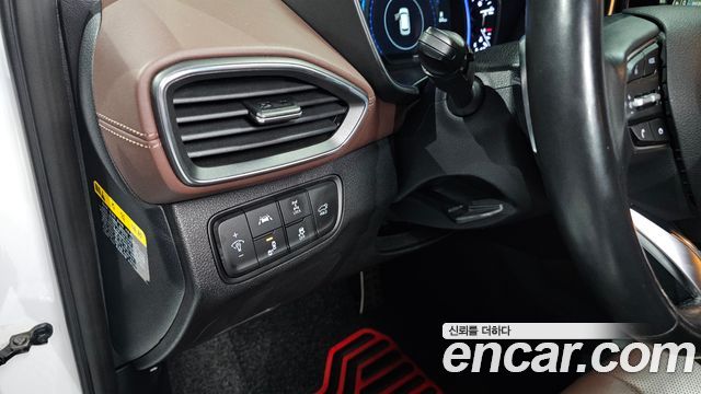 Hyundai Santafe 2019 — photo 29
