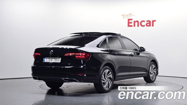 Volkswagen Jetta 2021 — photo 2