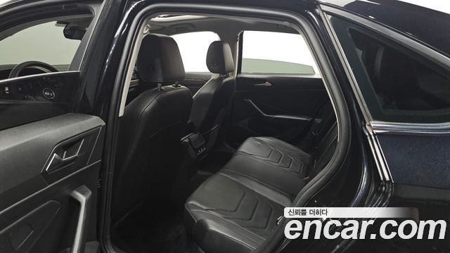 Volkswagen Jetta 2021 — photo 18
