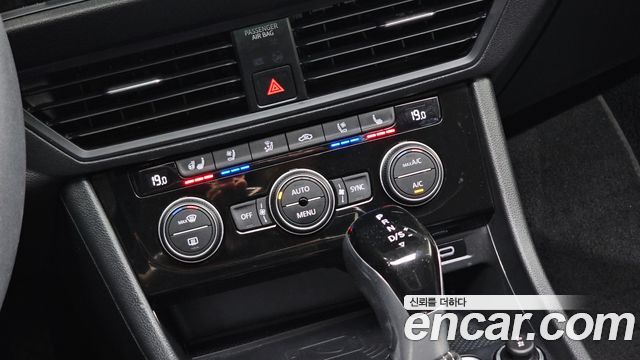Volkswagen Jetta 2021 — photo 31
