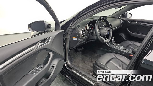 Audi A3 2018 — photo 13