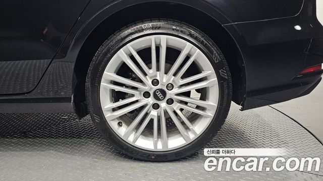 Audi A3 2018 — photo 7