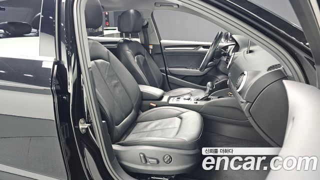 Audi A3 2018 — photo 16