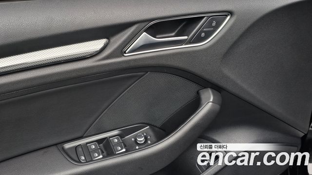Audi A3 2018 — photo 30