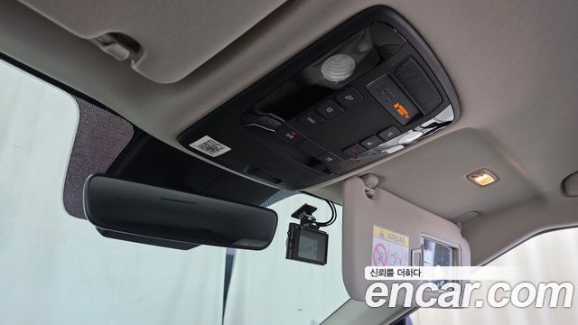 Kia Canival 2021 — photo 23