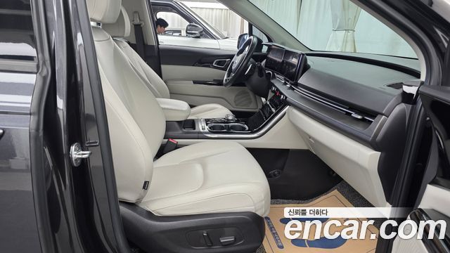 Kia Canival 2021 — photo 16