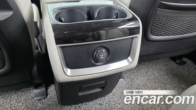 Kia Canival 2021 — photo 32