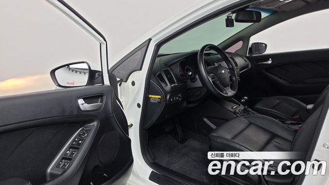 Kia K3 2015 — photo 10