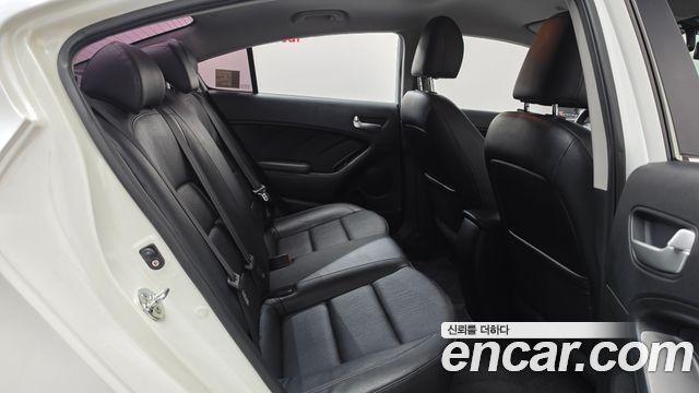 Kia K3 2015 — photo 11