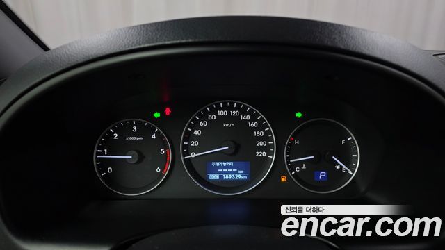 Hyundai Starex 2019 — photo 11
