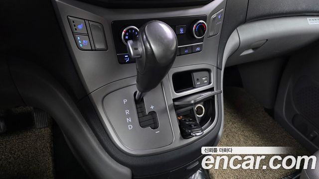Hyundai Starex 2019 — photo 12