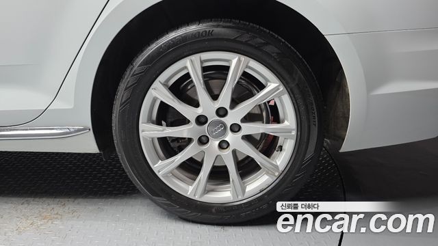 Audi A4 2018 — photo 7