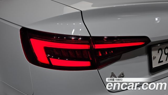 Audi A4 2018 — photo 9