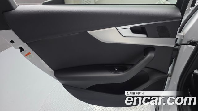 Audi A4 2018 — photo 15