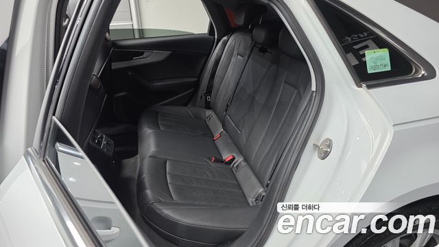 Audi A4 2018 — photo 16