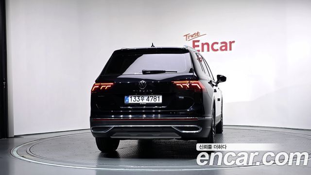 Volkswagen Tiguan 2023 — photo 4