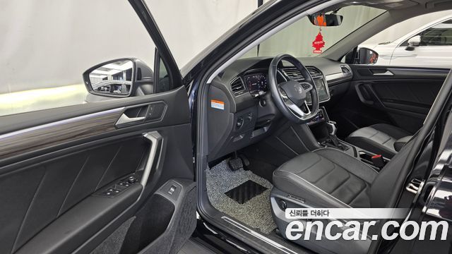 Volkswagen Tiguan 2023 — photo 13