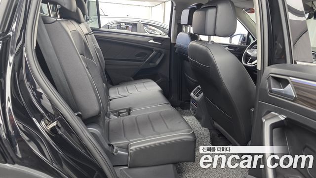 Volkswagen Tiguan 2023 — photo 17
