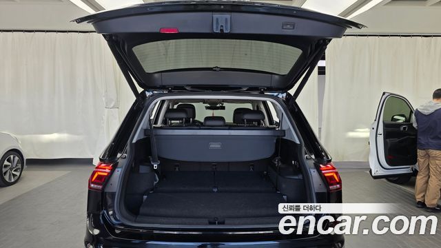 Volkswagen Tiguan 2023 — photo 26