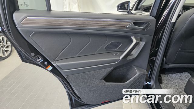 Volkswagen Tiguan 2023 — photo 15
