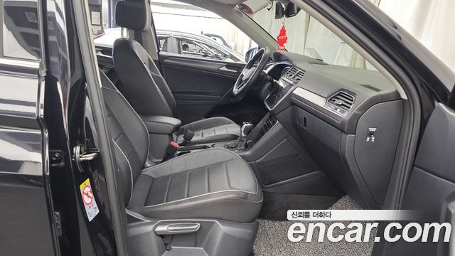 Volkswagen Tiguan 2023 — photo 16