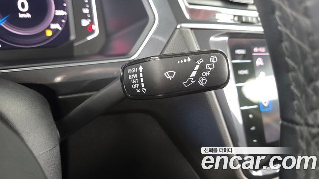 Volkswagen Tiguan 2023 — photo 27